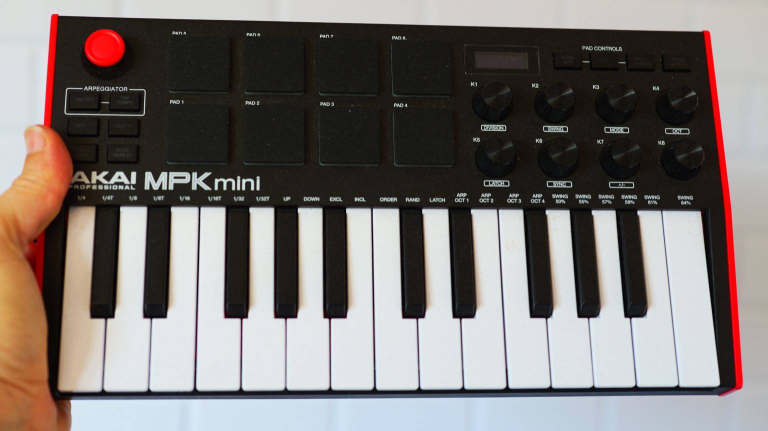 Akai MPK Mini MK3 en el setup de otrestres