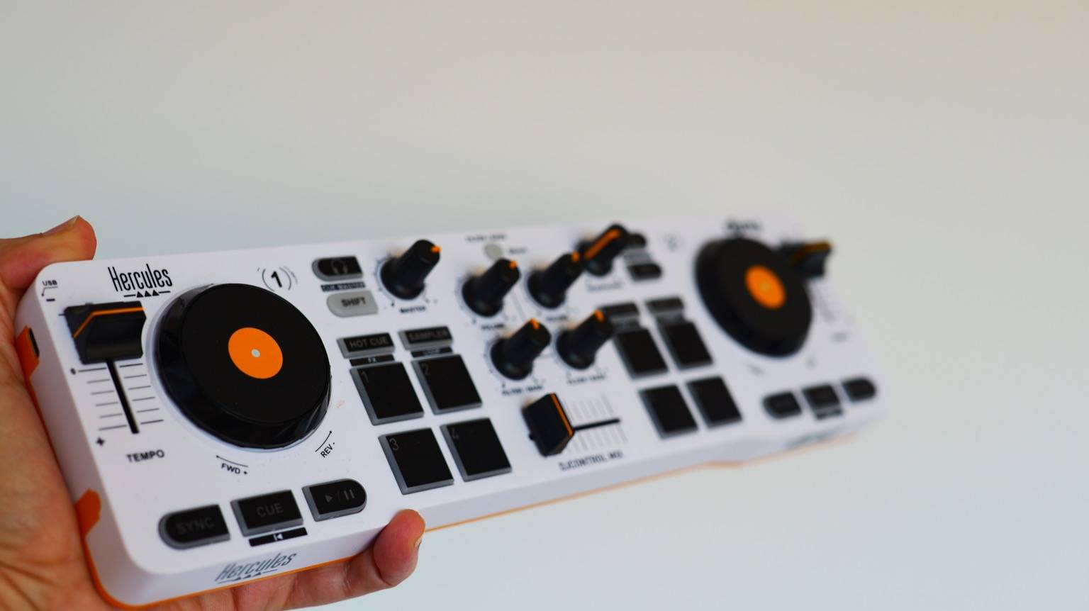 Hercules DJControl Mix en el setup de otrestres