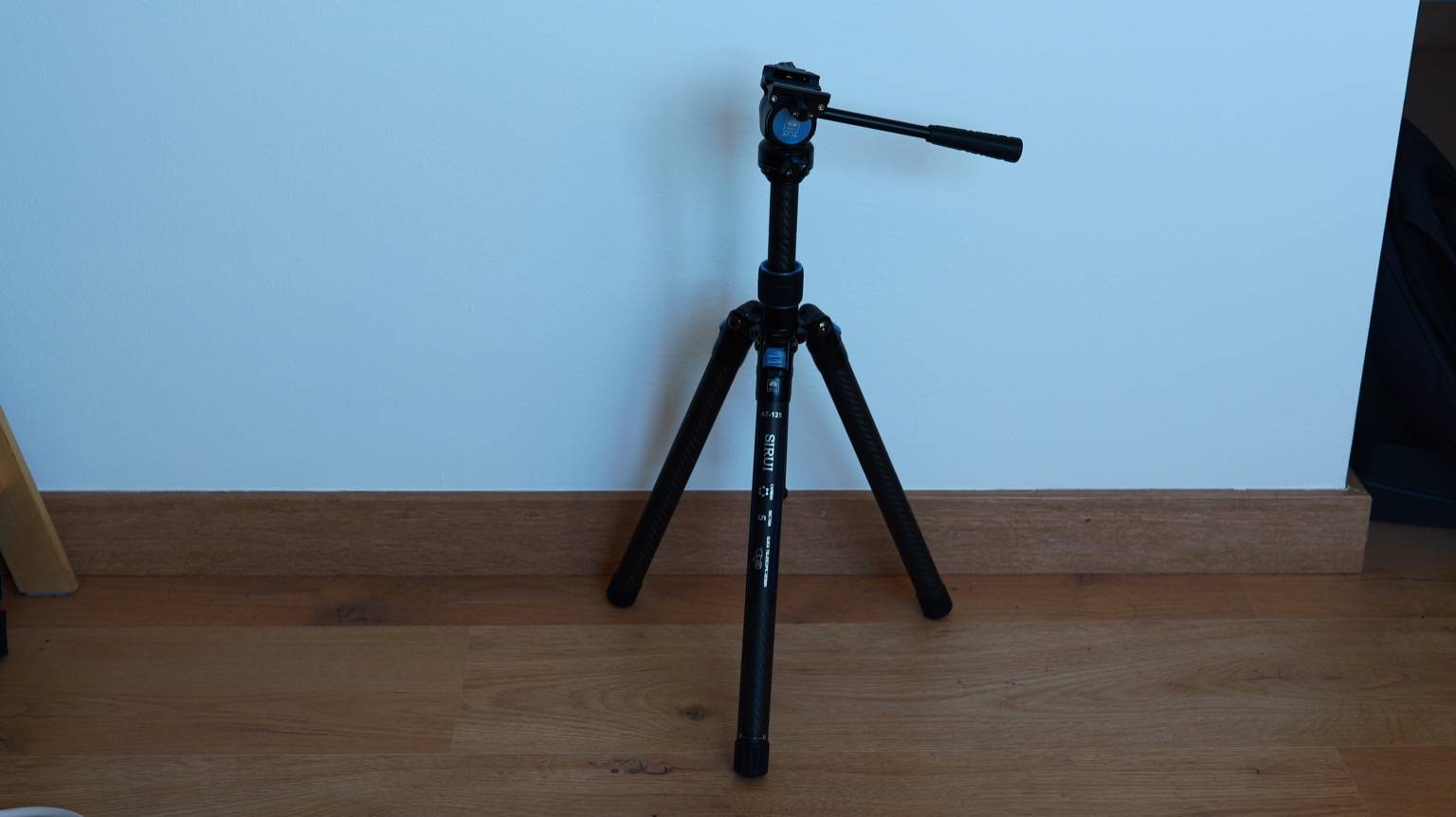 SIRUI Carbono Trípode para Cámara Traveler X en el setup de otrestres